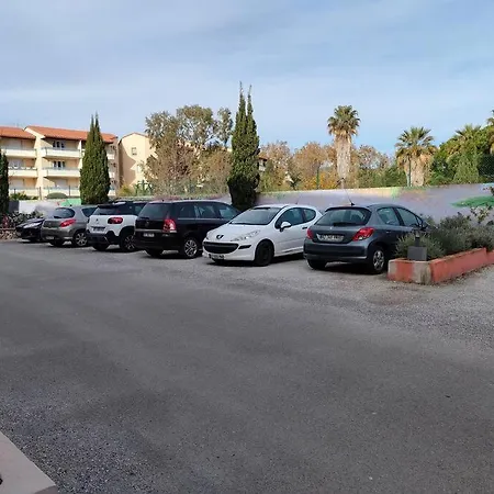 En Rez-de-chaussee Et Terrasse Sans Vis A Vis Apartman *