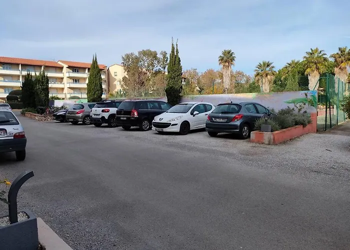 En Rez-de-chaussee Et Terrasse Sans Vis A Vis Daire *